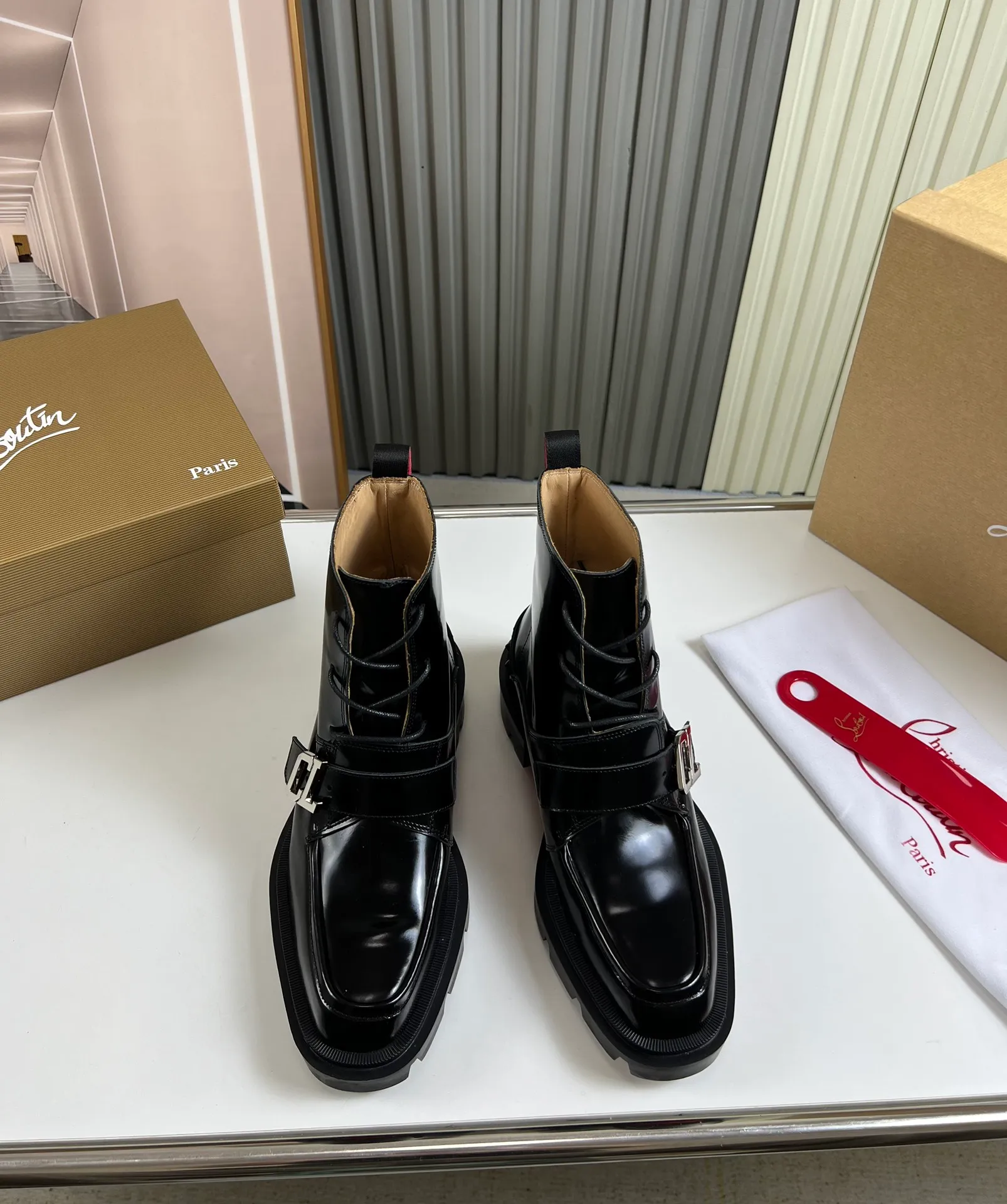 Men's shoes 💰800💰 CL popular red-soled boots 🆑1:1 original mold, Christian* Louboutin, imported open-edge beaded cowhide leather on the upper + water-dyed cowhide lining, original outsole ⬆️ wear-resistant and non-slip, full set of counter packaging 🎁38-45 (38.45 for customization, non-refundable)